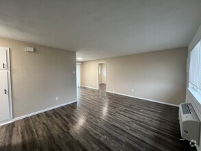 Building Photo - Updated Duplex!