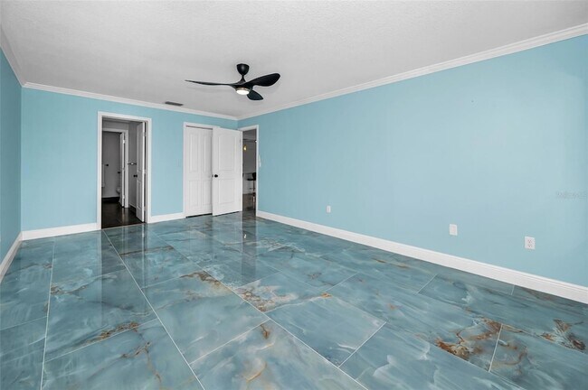 Building Photo - 100 Bluff View Dr