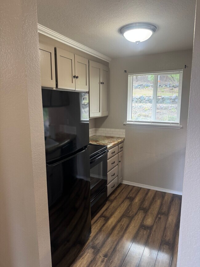 Building Photo - 5115 S 4th Ave