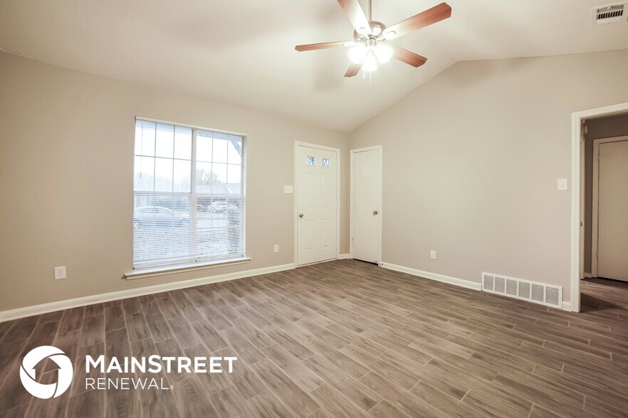 Building Photo - 3805 Ivanhoe Dr