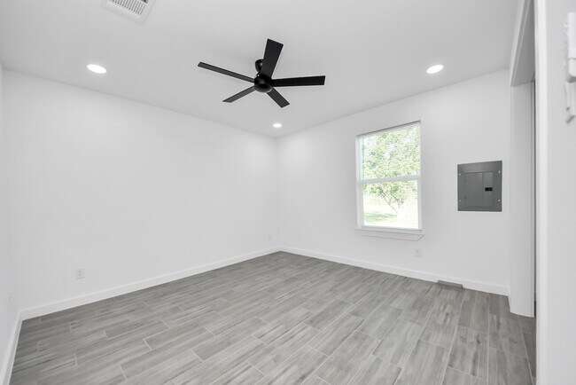 Building Photo - 2796 Harrison Rd