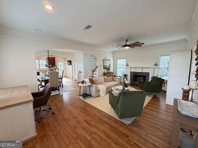 Building Photo - 133 Hilltop Dr SW