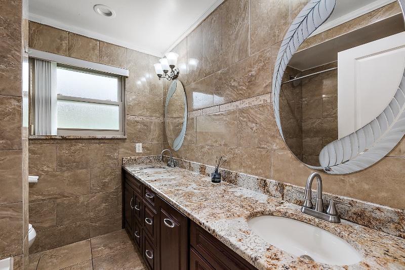 Building Photo - 35715 Maureen Dr