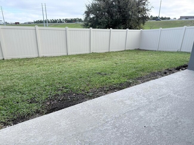 Building Photo - 15373 Lake Killarney Ct