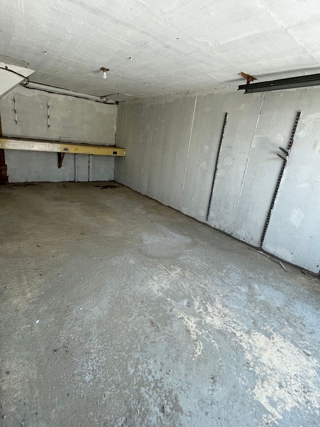 Building Photo - Beautiful 3 Bedroom, 1.5 Bath in Brookhaven