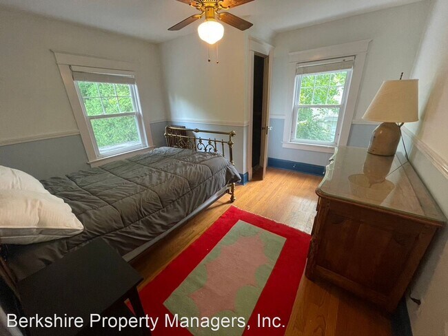 Building Photo - 3 br, 1.5 bath House - 65 Spadina