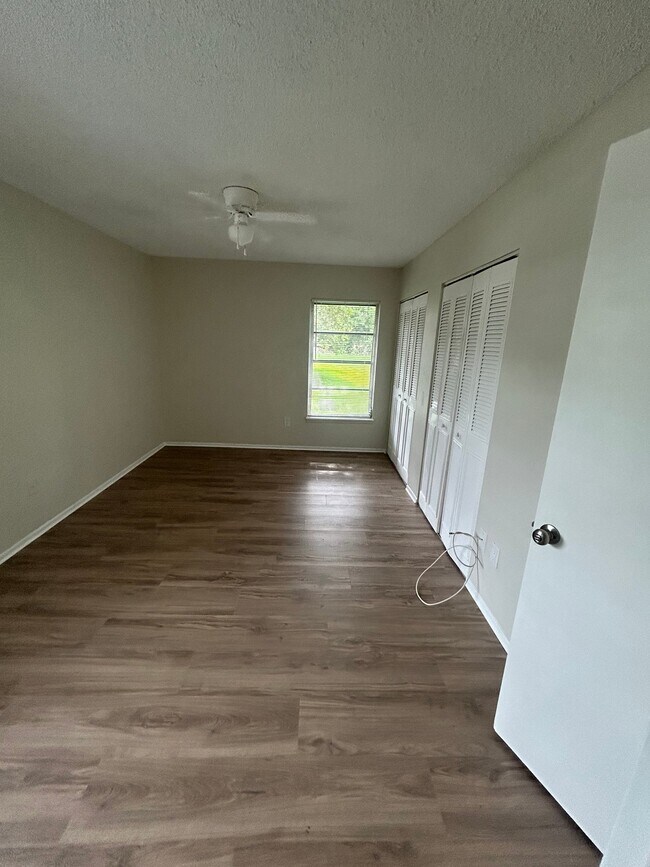 Building Photo - 4015 Cinnamon Cir