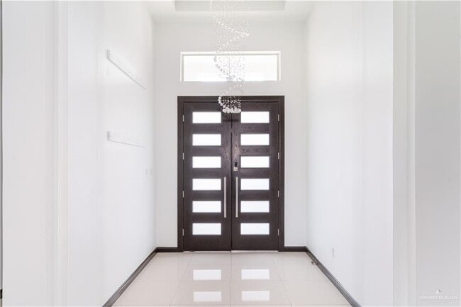 Building Photo - 26 El Jardin St
