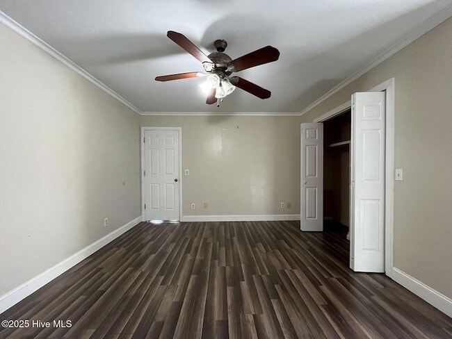 Building Photo - 7 Ash Ct