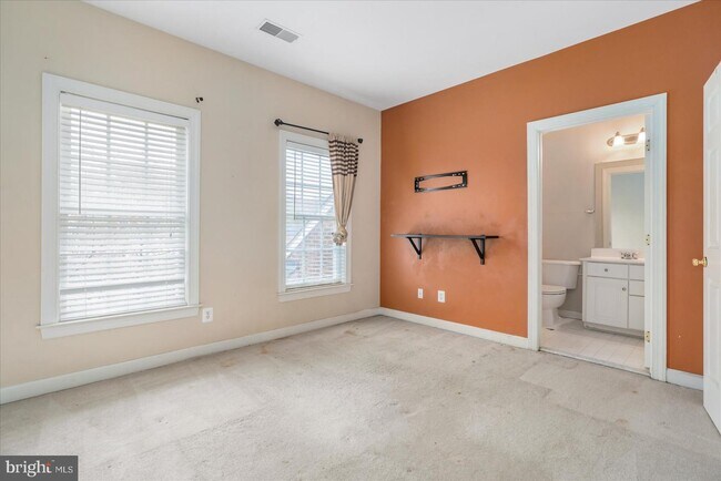 Building Photo - 1710 Stone Ivy Pl