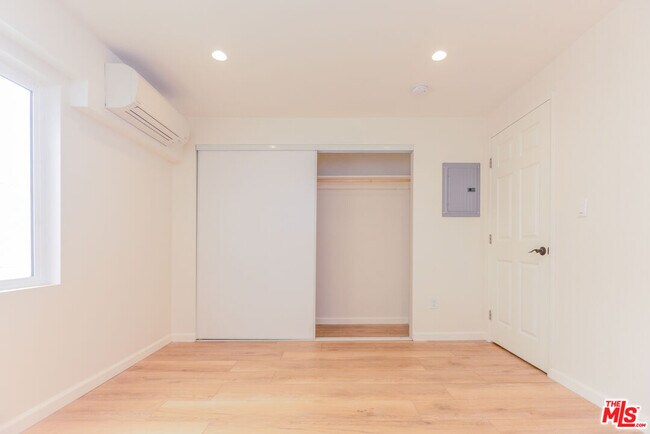 Building Photo - 1855 Euclid St