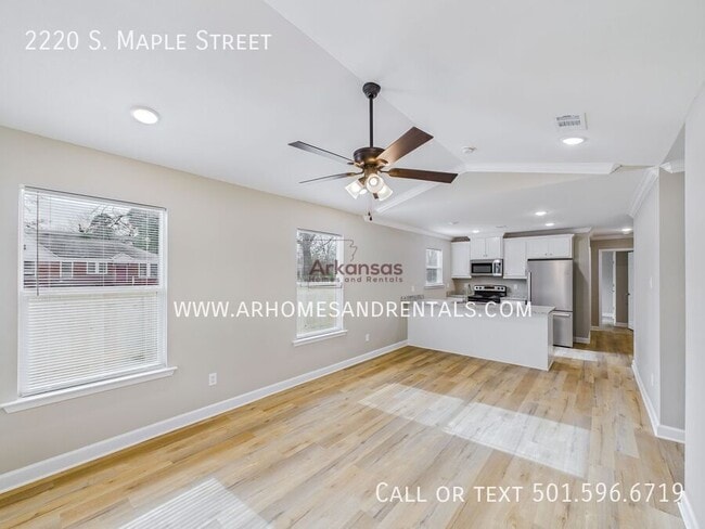 Building Photo - 2220 S Maple St