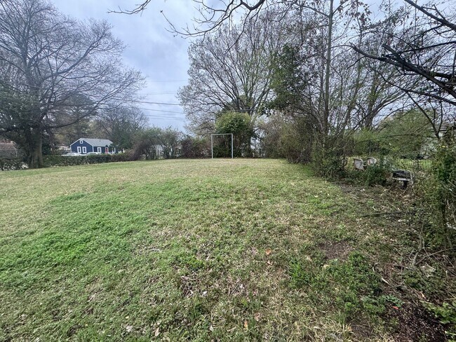 Building Photo - 1895 S Lauderdale St