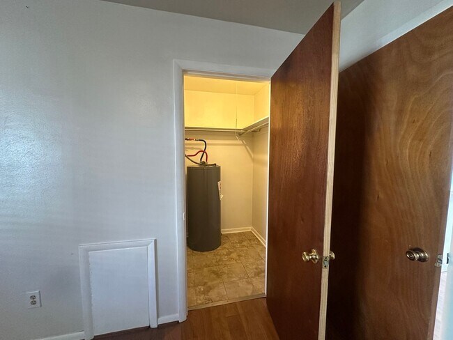 Building Photo - LittleBay1023