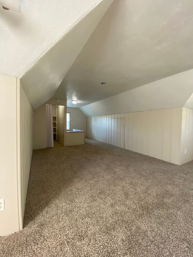 Building Photo - Charming Mt. Tabor Home with Loft & Baseme...