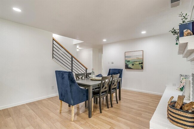 Building Photo - 1701 Larkspur Dr