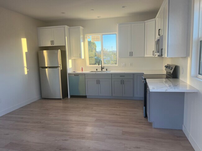 Building Photo - 7538 Cozycroft Ave