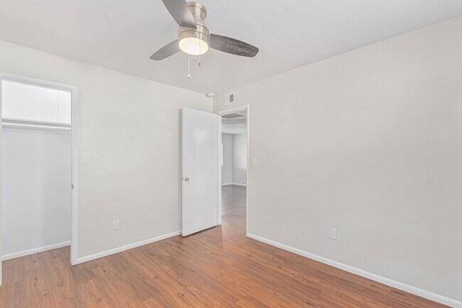 Building Photo - Renovated 2 bed | 1 bath - Central Tempe Location!