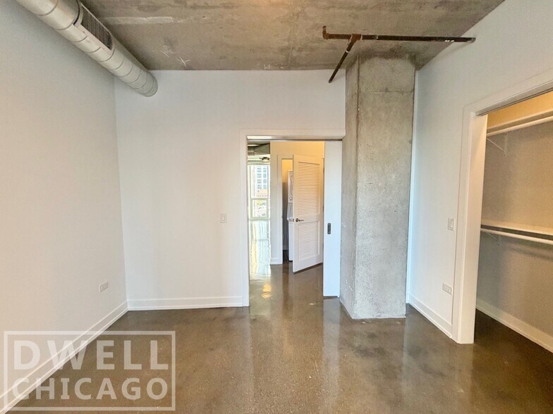 Building Photo - 110 W Chicago Ave