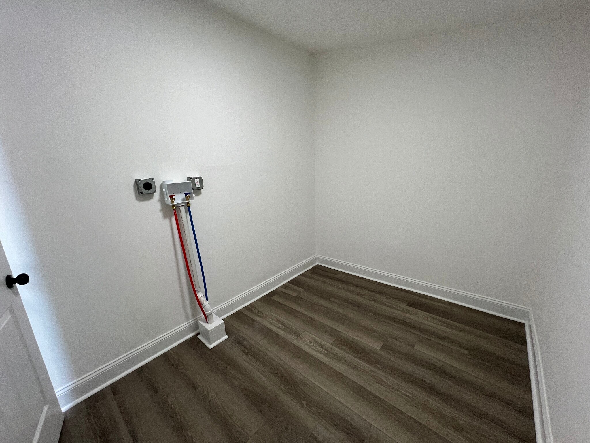 Building Photo - 921 W 3rd St