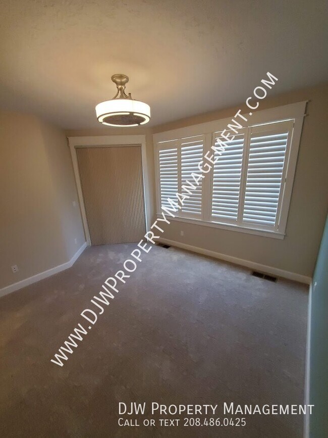 Building Photo - 5146 S Surprise Way