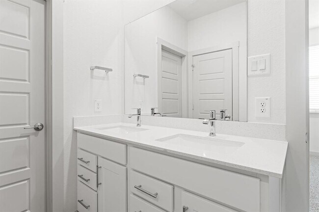 Building Photo - 523 Millbrook Blvd