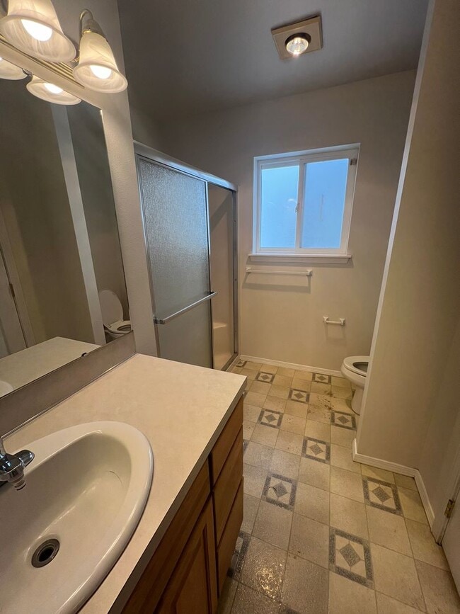 Building Photo - Non-Refundable & Security Deposit Total: $1400.00