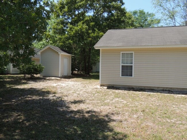 Building Photo - 3 Bedroom, 2 Bath House Available On Wesle...