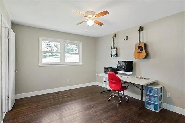 Building Photo - 2855 Old Carriage Dr SW