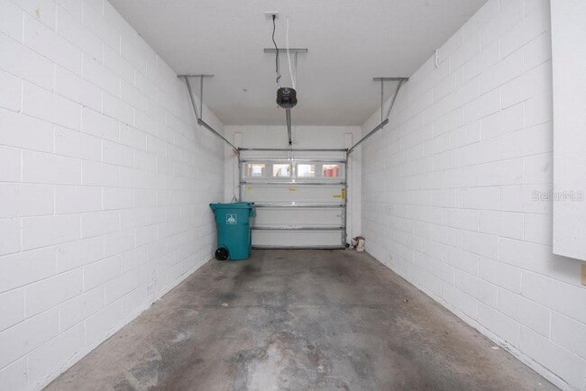 Building Photo - 9460 Tawnyberry St