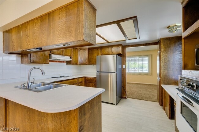 Building Photo - 5 Mallory St