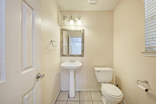 Building Photo - 1508 Big Bend Dr