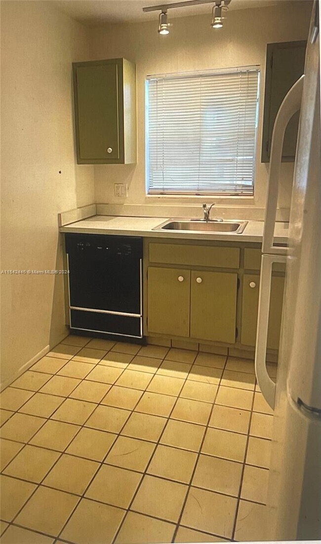 Building Photo - 7765 SW 86th St