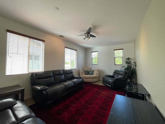 Building Photo - Spacious 5-Bedroom Retreat in Fallbrook’s ...