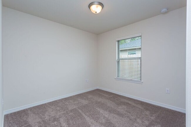 Building Photo - 5664 Peach Dr