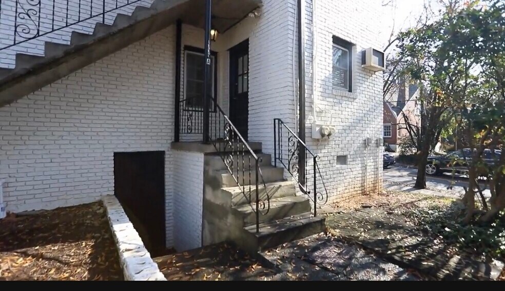 Building Photo - 1732 Monroe Dr NE