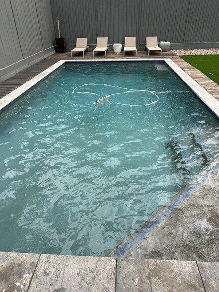 Heated pool - 2106 Ansbury Dr