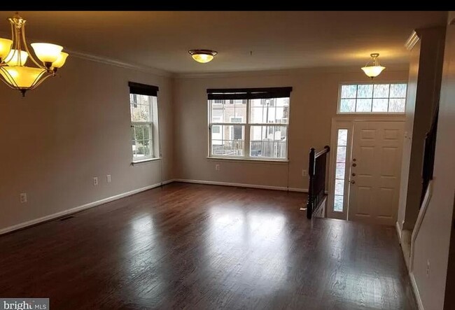 LIVING ROOM - 3632 Bancroft Rd