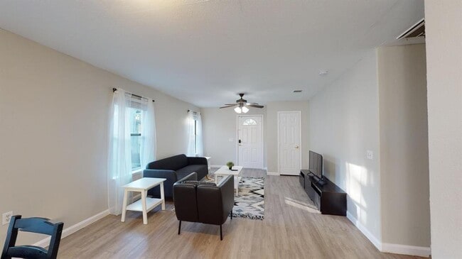 Building Photo - 5105 Spruce Cove