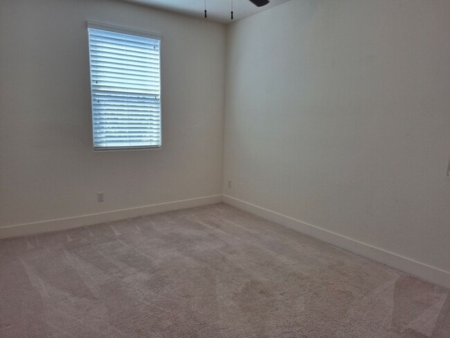 Building Photo - Adorable 4 bedroom 3 Bath with Loft