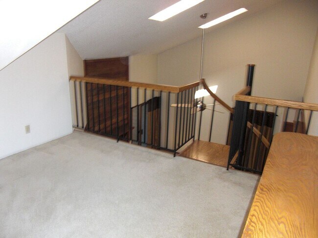 Building Photo - 2960 Shadow Creek Dr