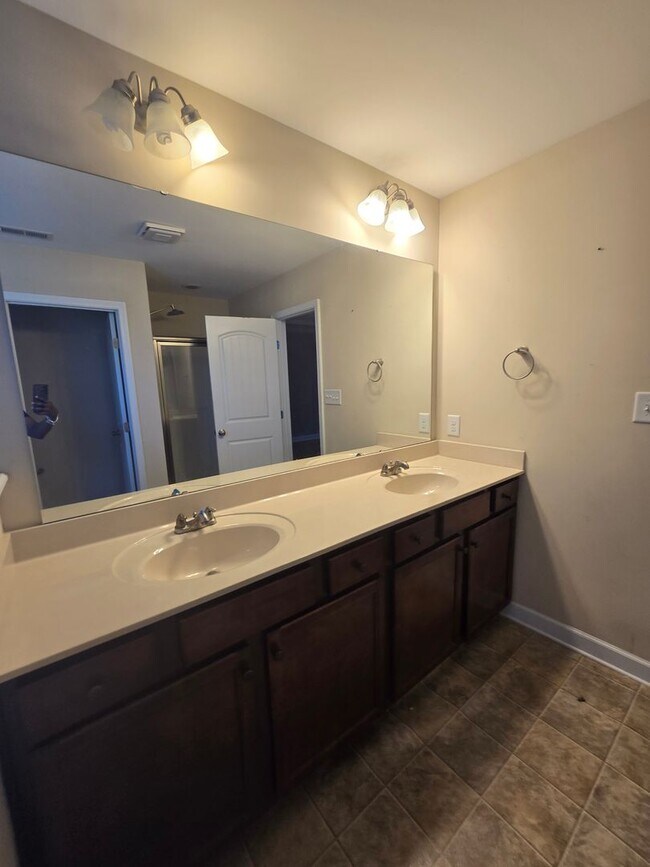 Building Photo - 2111 Yates Ranch Rd