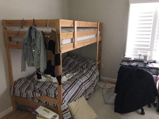 Building Photo - Fantastic East Davis 3 bedroom available f...