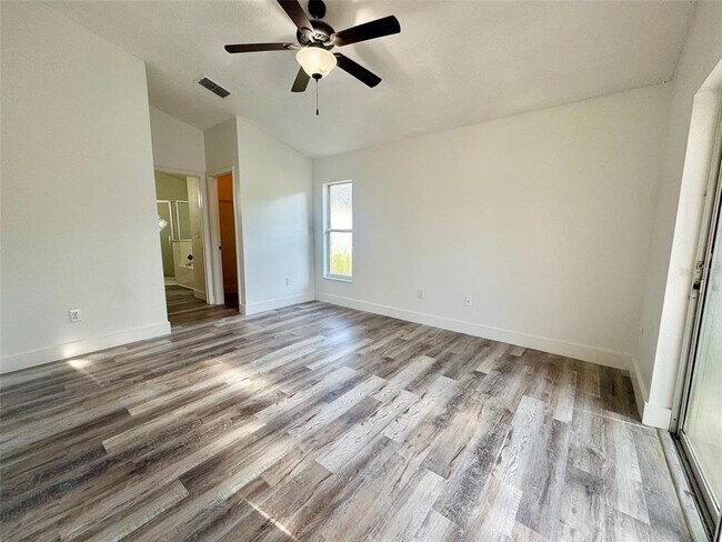 Building Photo - 2162 Marathon Ct