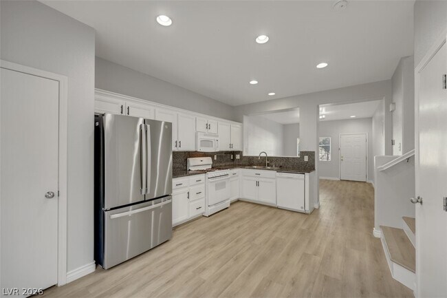 Building Photo - 1829 Tourmaline Blue St