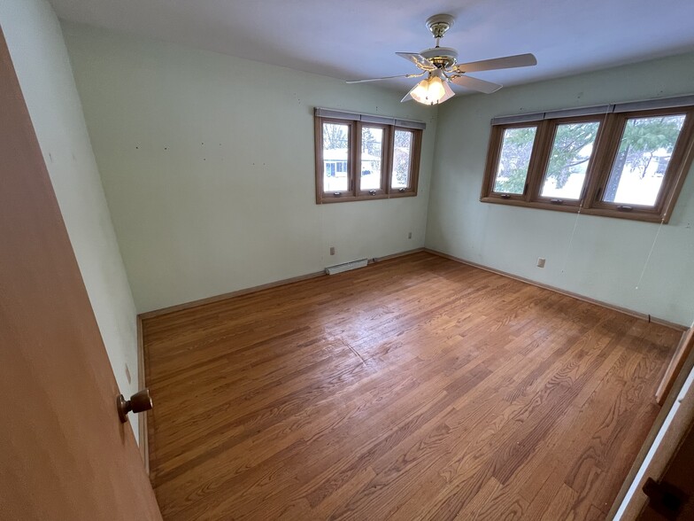 Bedroom 2 - 5505 Raymond Rd