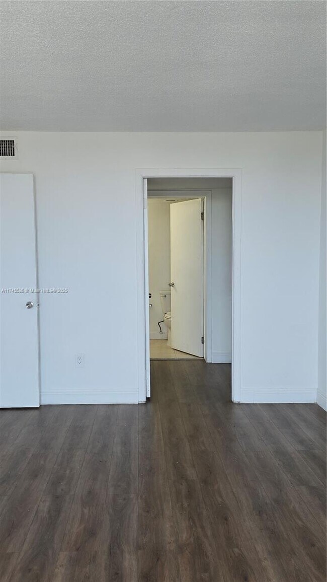 Building Photo - 498 NW 165th St
