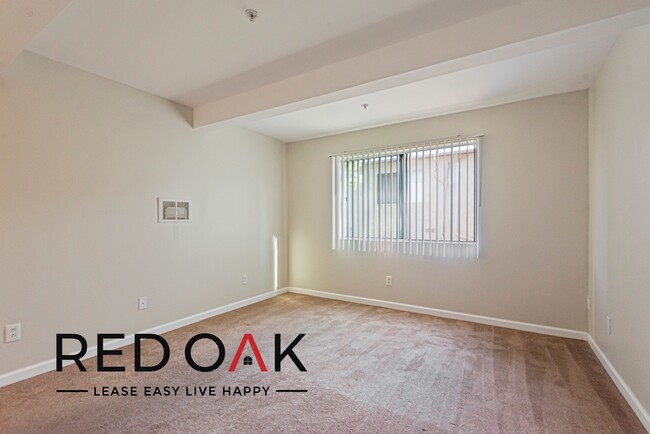 Building Photo - 1375 W San Bernardino Rd
