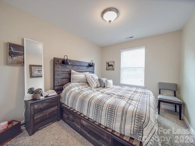 Building Photo - 5657 Tipperlinn Way