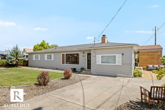 Building Photo - REMODELED! 3 Bed/2 Bath Home in Central Point